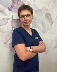 Artykuł dla HaloDoctor: Tłumienie emocji ma swoją cenę – co mówi psychosomatolog?